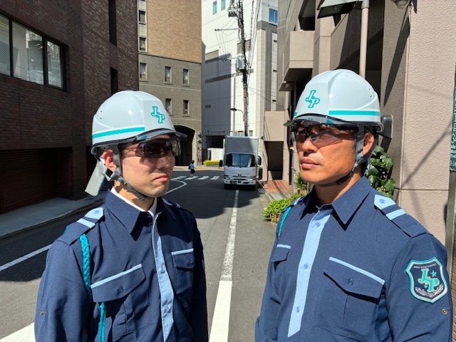 サングラス着用の警備員写真01