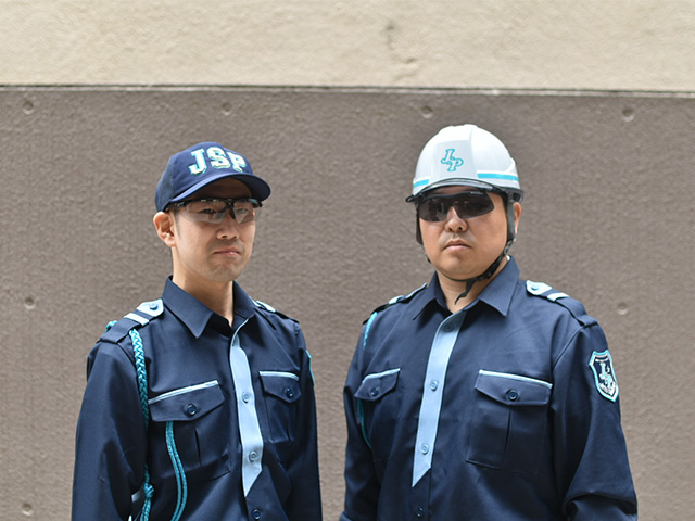 サングラス着用の警備員写真01